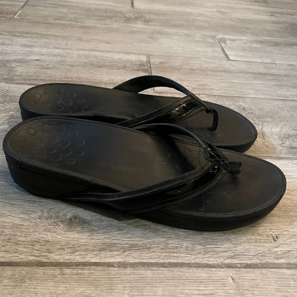 Vionic Tide II toe black thong sandals, size 10 1/2